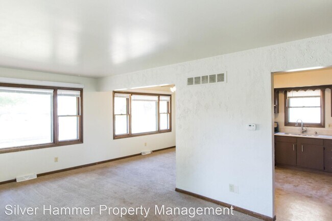 Building Photo - 3 br, 2 bath House - 815 N Elmer St.