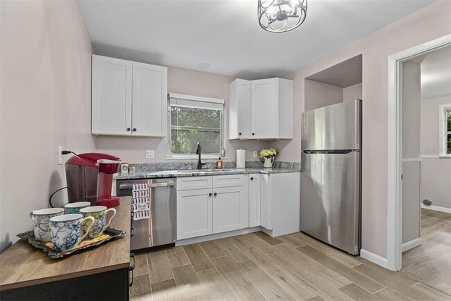 Building Photo - 4721 SW 47th Wy