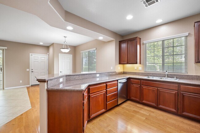Building Photo - 1527 Cir Ranch Way