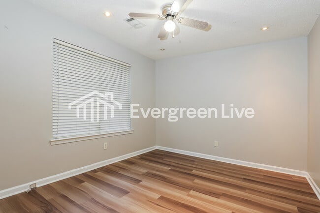 Building Photo - 4020 Meadow Glen Way