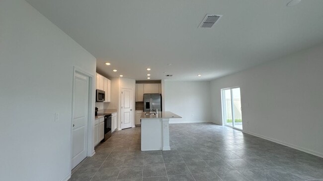 Building Photo - 3430 Howell Dr