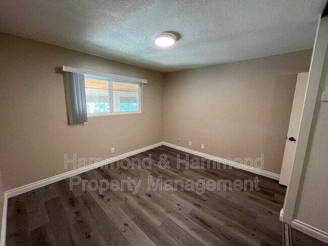 Building Photo - 1693 Sequoia Ave