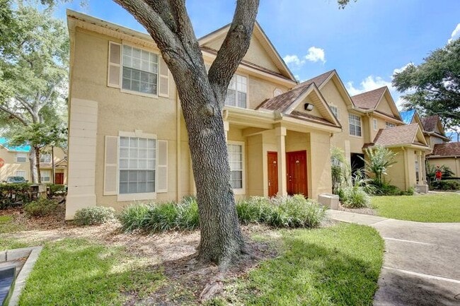 Building Photo - Perfect 2/2 Split Floorplan Condo with Washer/Dryer in Lovely Crescent Place at Lake Lotus Condom...