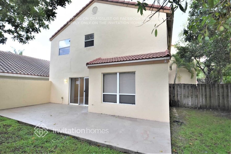 Building Photo - 6175 NW 77th Pl