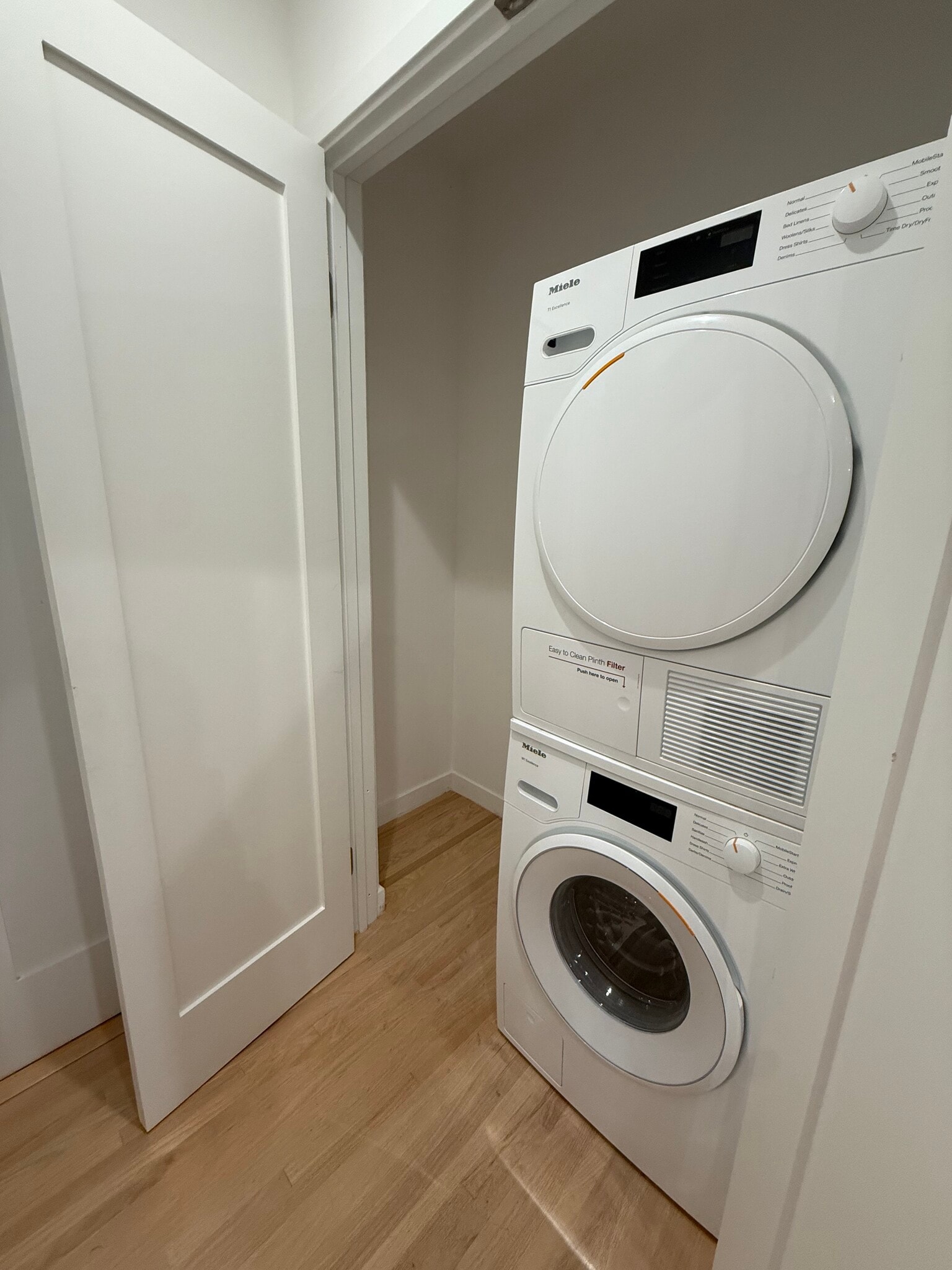 In-unit Miele Washer/Dryer - 1156 S Highland Ave