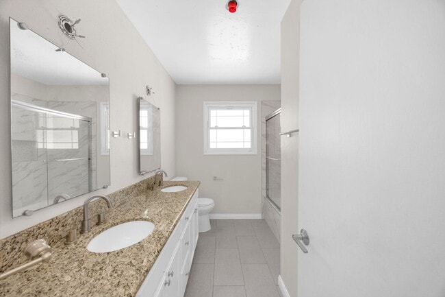 Building Photo - 3 Bedroom and 2 Bathroom Home – Close to C...