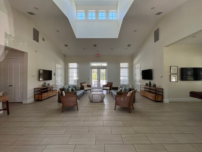 Building Photo - Beautiful Townhouse at Windermere availabl...