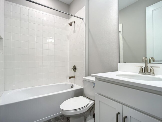 Building Photo - 2675 Ridgetop Ln