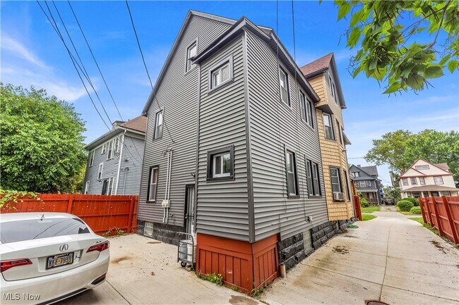 Building Photo - 10222 Parkgate Ave
