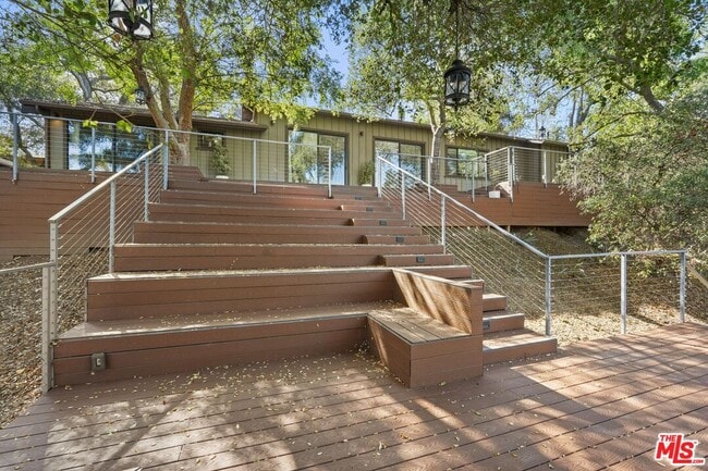 Building Photo - 21273 Entrada Rd