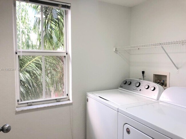 Building Photo - 2544 Centergate Dr