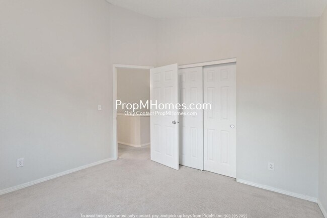 Building Photo - Three Bedroom Home in Aloha w/ Forest Like Surrounding!