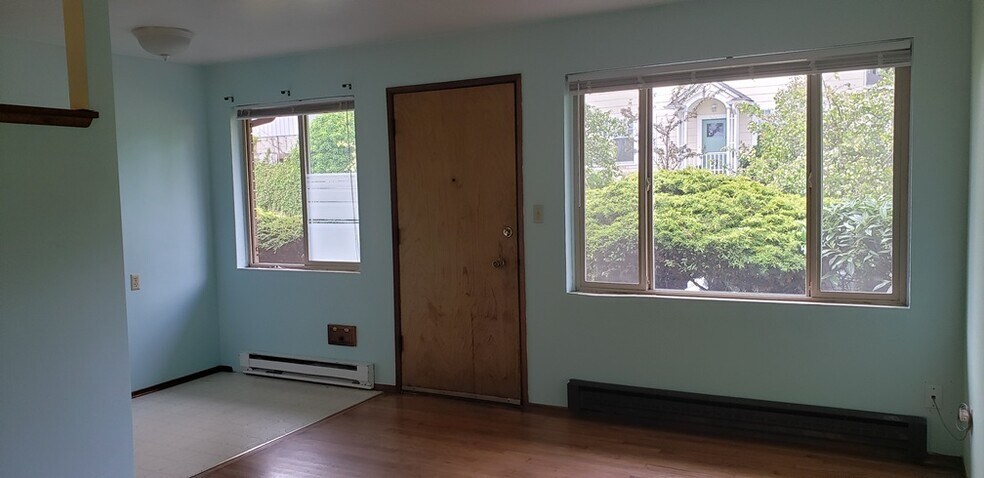 Building Photo - 1419 S College St