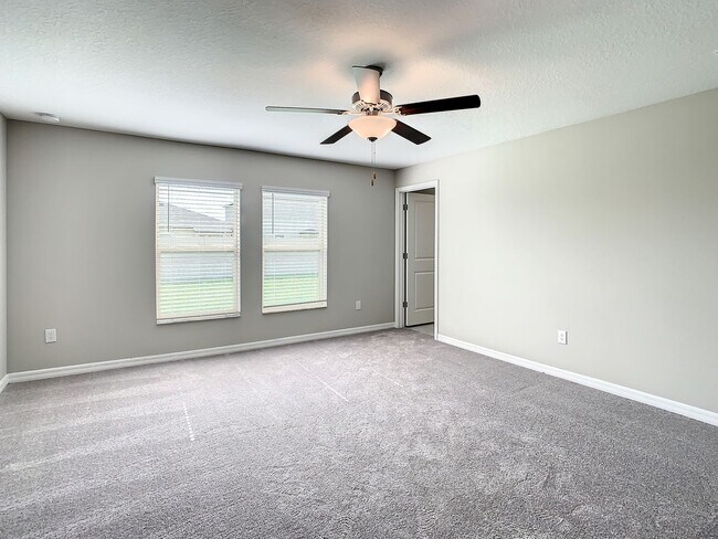 Building Photo - Beautiful 4 bedroom 2.5 bathroom Single Family House! Like new!