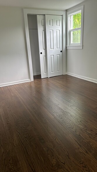 Building Photo - 10 Maple Way