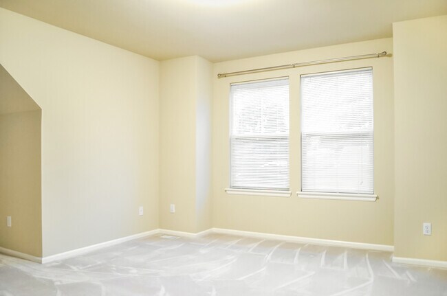 Building Photo - Modern 2-story in Sweetbrier. Private lot ...