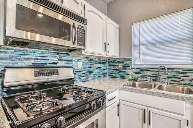 Building Photo - 12325 Tierra Bella Dr