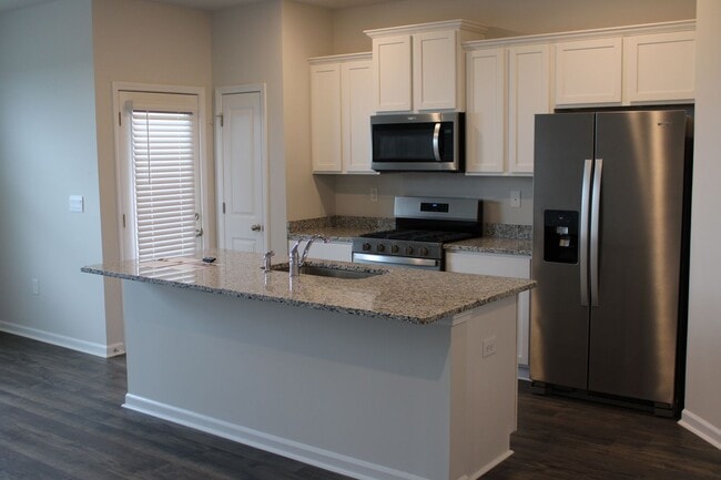 Building Photo - Stunning New Townhome in Aiken