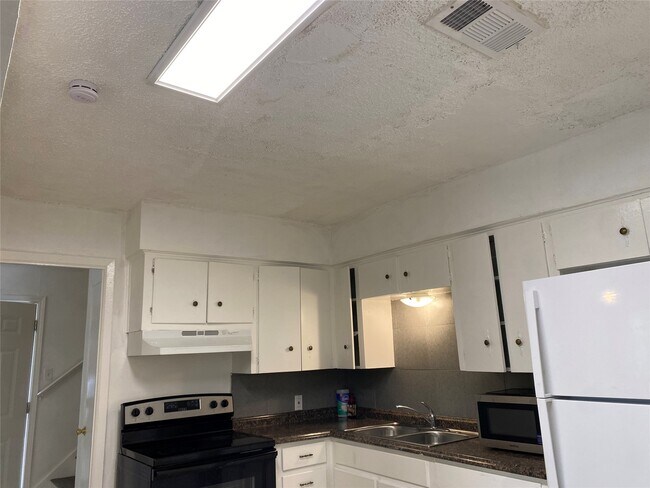 Building Photo - 5002 Blue Spruce Cir