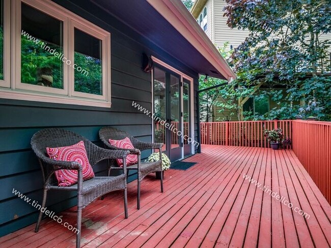 Building Photo - Spacious Mid-Century Modern Home in Counci...