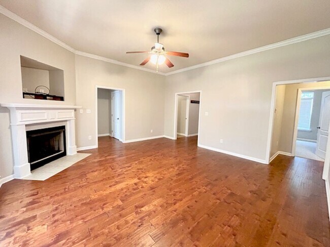 Building Photo - Coming soon! 10/10 Charming 3-bedroom bric...