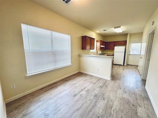 Building Photo - 2873 Southampton Way
