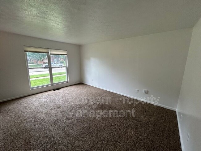 Primary Photo - 955 Taylorsview Dr
