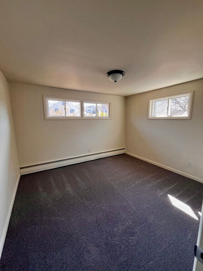 Building Photo - 4 Bed Single Family Home Available Now!