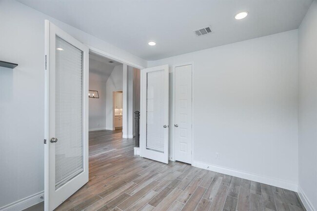 Building Photo - 17010 Harper's Way