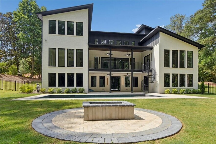 Building Photo - 1000 Clementstone Dr NE