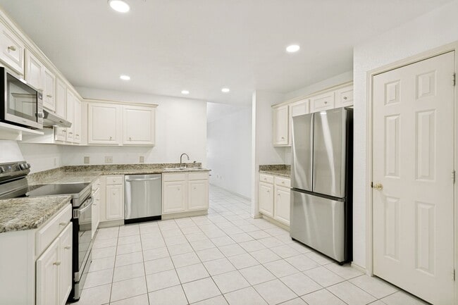 Building Photo - 2-BEDROOM, 2.5-BATHROOM + FLEX SPACE DUPLEX/CONDOMINIUM IN TERRELL HEIGHTS