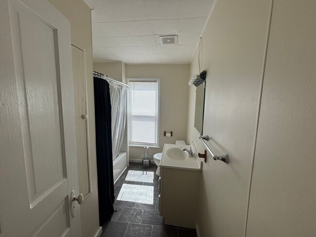 Building Photo - Newly Renovated Three Bedroom House