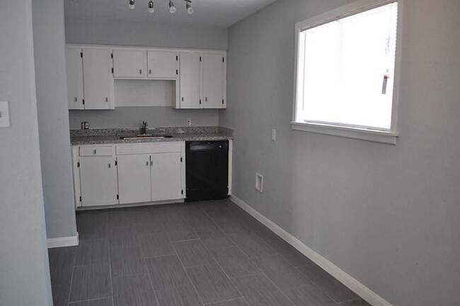 Building Photo - 2311 Leaman Ave