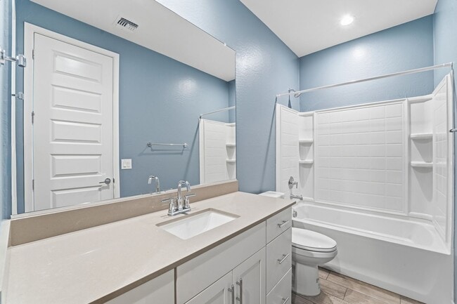 Building Photo - ** Like new Luxurious Modern townhome with 2 Master Suits in Warner Meadows**