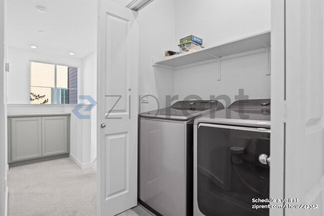 Building Photo - 5876 Cadence Ave