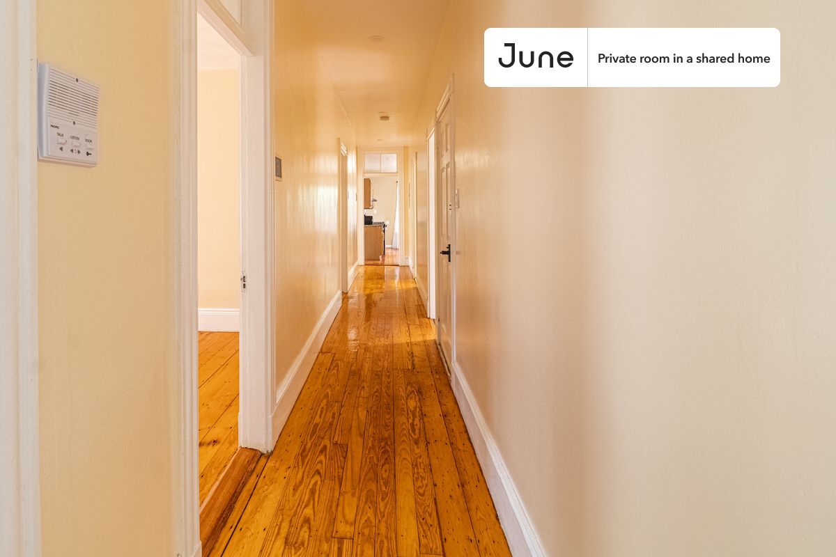 Building Photo - Room in Shared 4 bed/1 bath home