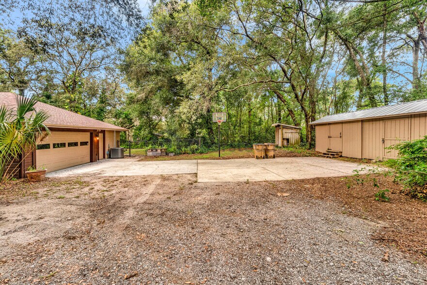 Building Photo - 30851 Round Lake Rd