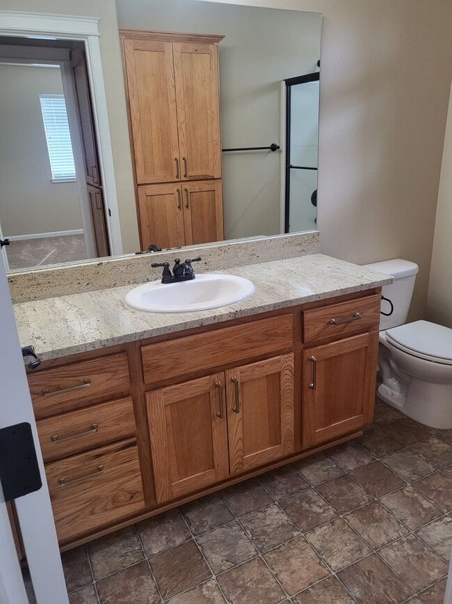Building Photo - 3 bed 2 bath Home for Rent in Grants Pass