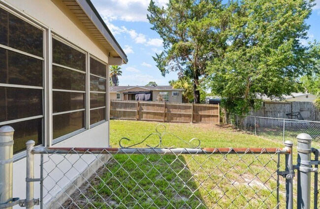 Building Photo - Renovated 3 bedroom 1 Bathroom fenced yard...