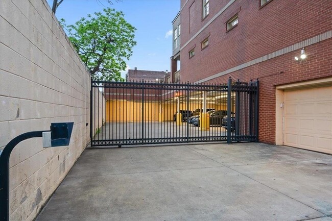 Building Photo - 65 E Pontotoc Ave