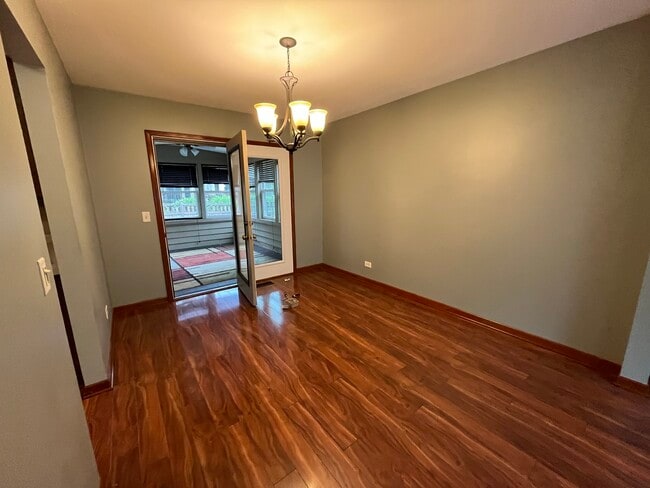 Building Photo - 556 Beaconsfield Ave