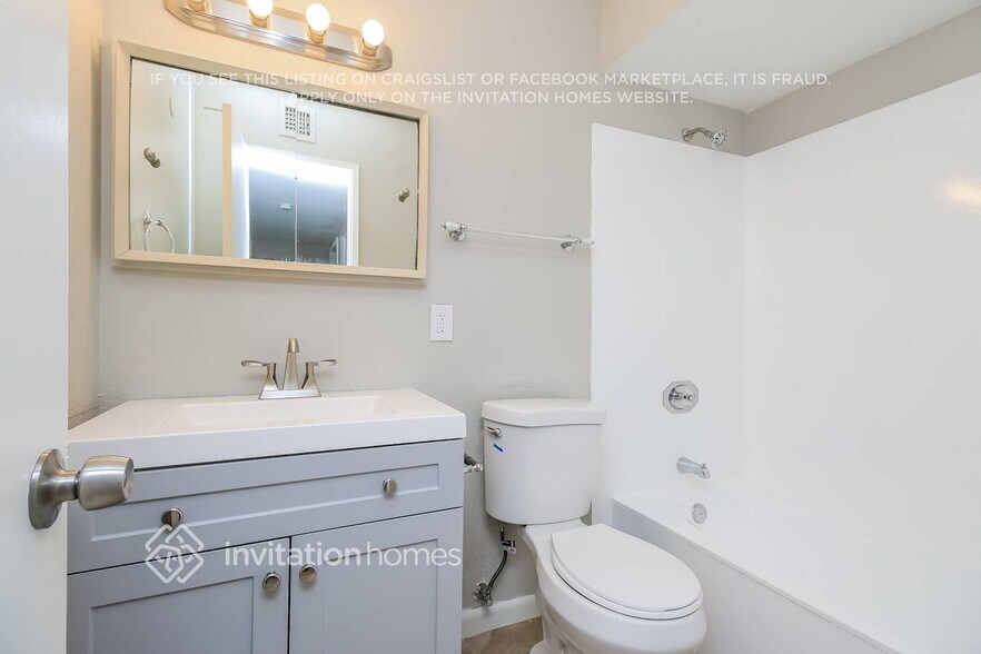 Building Photo - 2124 W Del Oro Cir