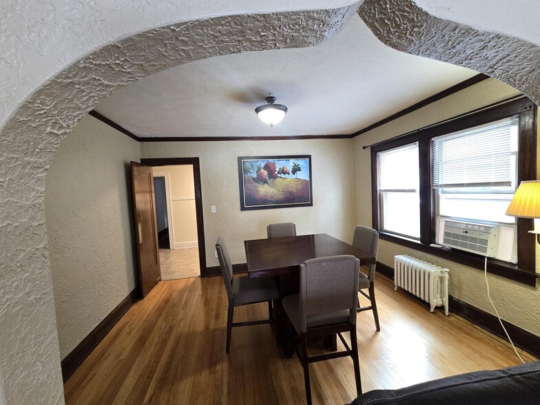 Building Photo - 1913 Douglas St