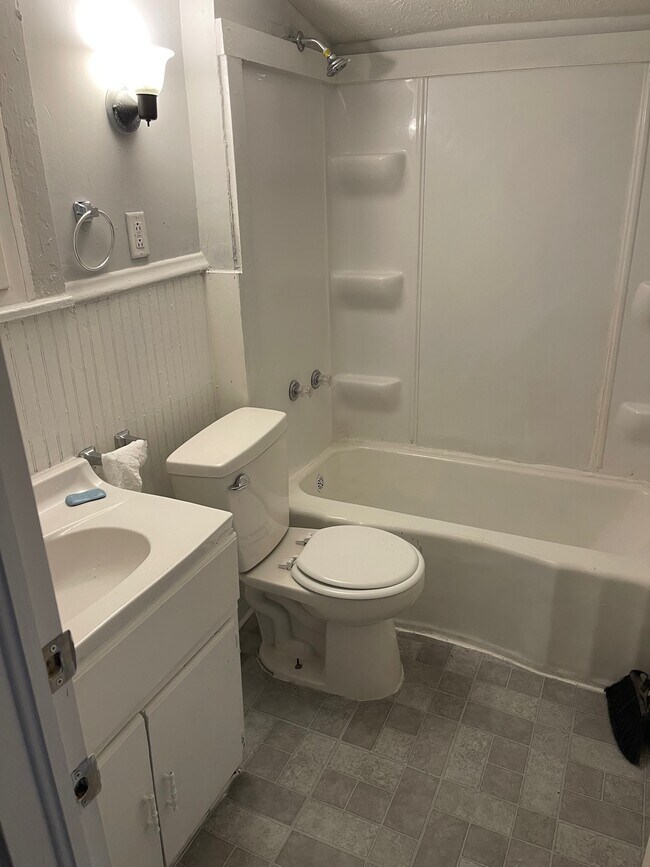 Building Photo - 916 3rd St SW