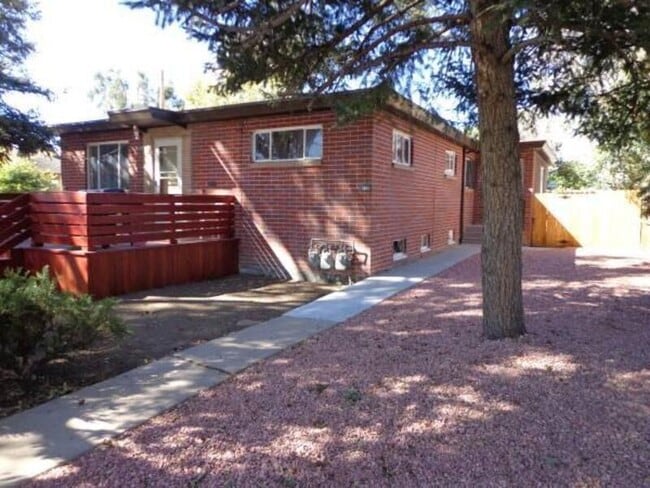 Building Photo - 2021 Irving St