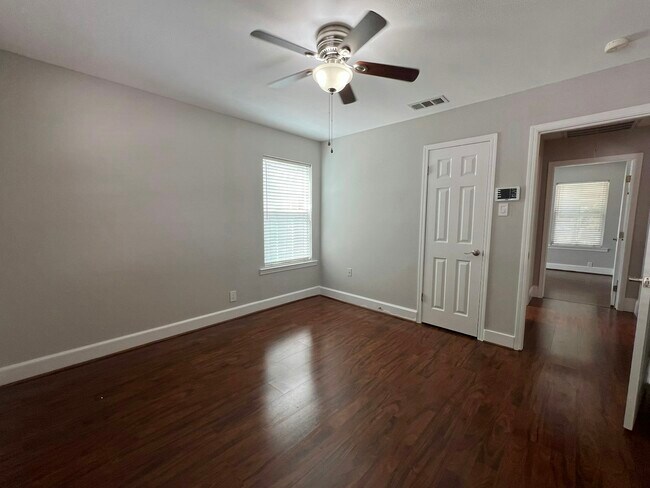 Building Photo - 1313 Casa Vale Dr