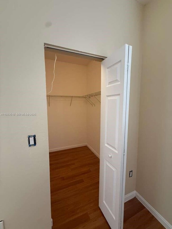 Building Photo - 448 NE 21st Ave