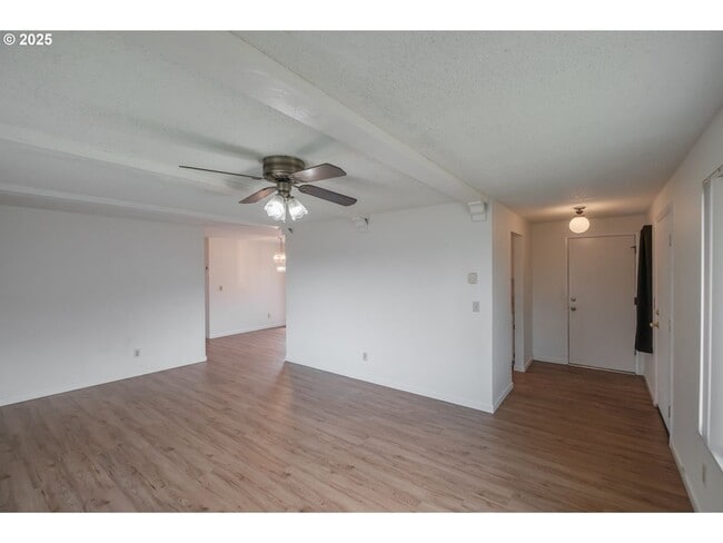 Building Photo - 3-bedroom 1 bath Single Level House