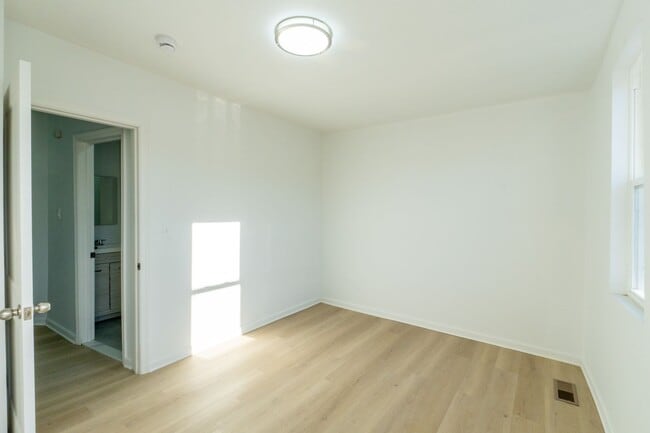 Building Photo - Newly rehabbed and Passed PHA Inspection too