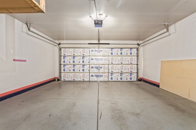 Building Photo - New Listing in El Mirage
